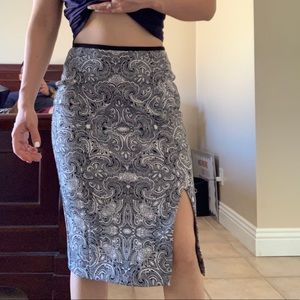 Express skirt with slit